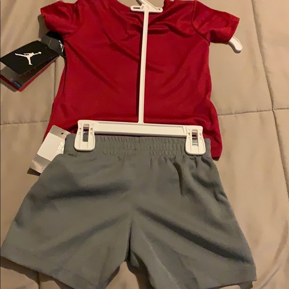 ***SOLD***Jordan 2pc Toddler Set - Picture 2 of 6